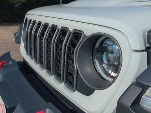 Used 2025 Jeep Wrangler Unlimited Rubicon AWD/4WD image 9