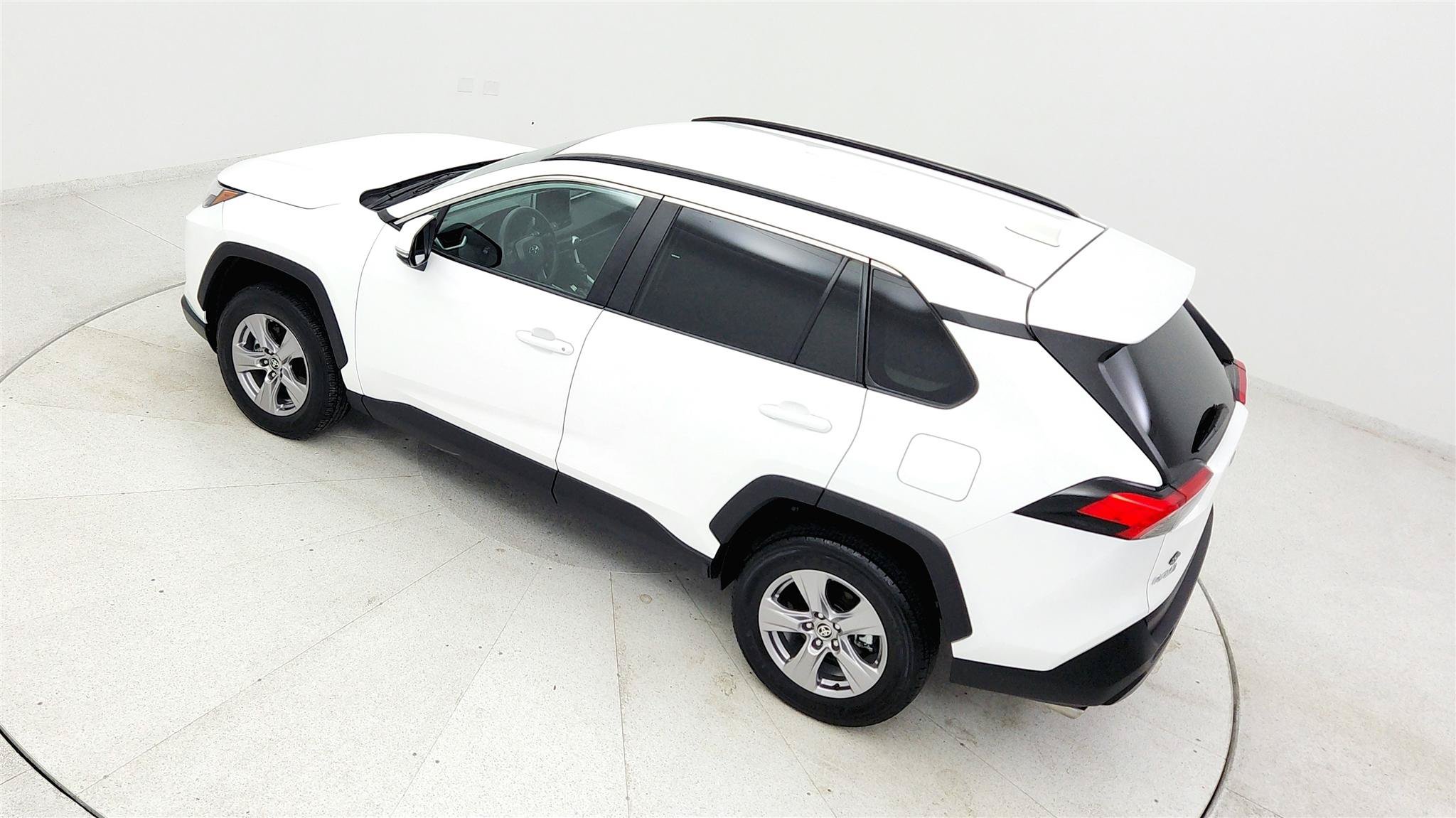 Used 2025 Toyota RAV4 XLE FWD image 35
