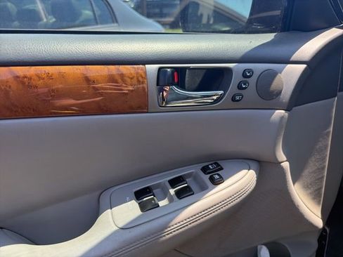 Used 2005 Lexus ES 330 FWD image 8