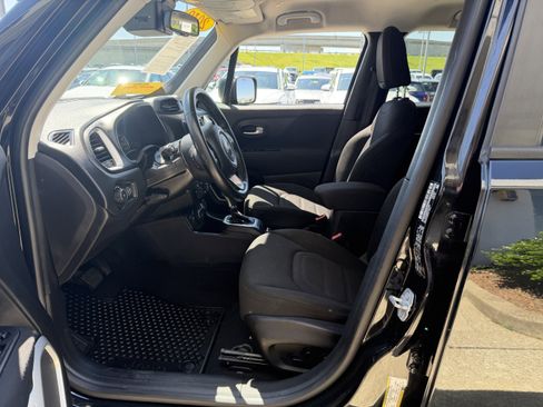 Used 2019 Jeep Renegade Latitude w/ Cold Weather Group AWD/4WD image 30