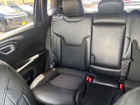Used 2025 Jeep Compass Trailhawk AWD/4WD image 38