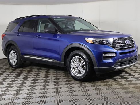 Used 2023 Ford Explorer XLT w/ Equipment Group 202A AWD/4WD image 49