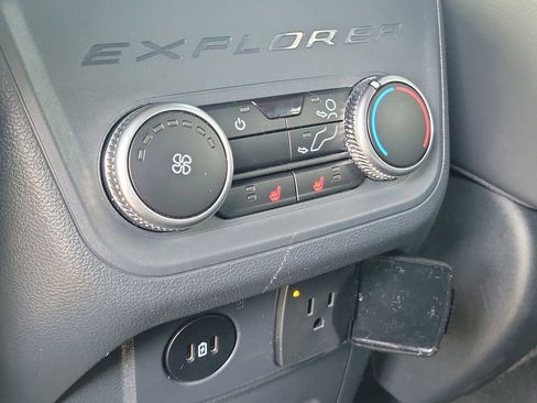 Used 2025 Ford Explorer ST-Line w/ Premium Package RWD image 14