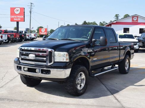Used 2005 Ford F250 Lariat image 1