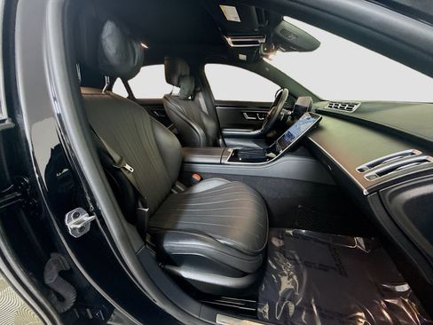 Used 2022 Mercedes-Benz S 500 4MATIC w/ AMG Line Package image 29