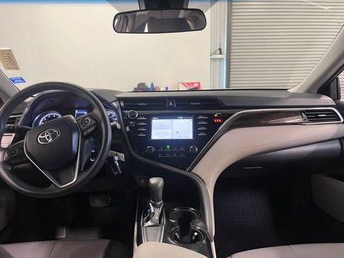 Used 2018 Toyota Camry LE image 20