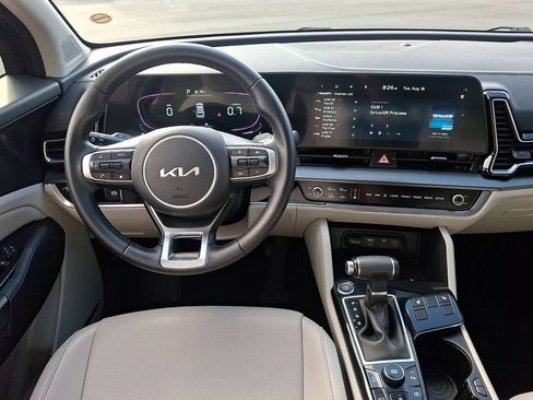 Used 2025 Kia Sportage EX FWD image 11