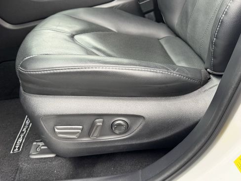 Used 2021 Toyota Highlander Limited image 28