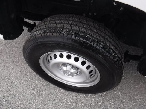 Used 2024 Toyota Tacoma SR image 4