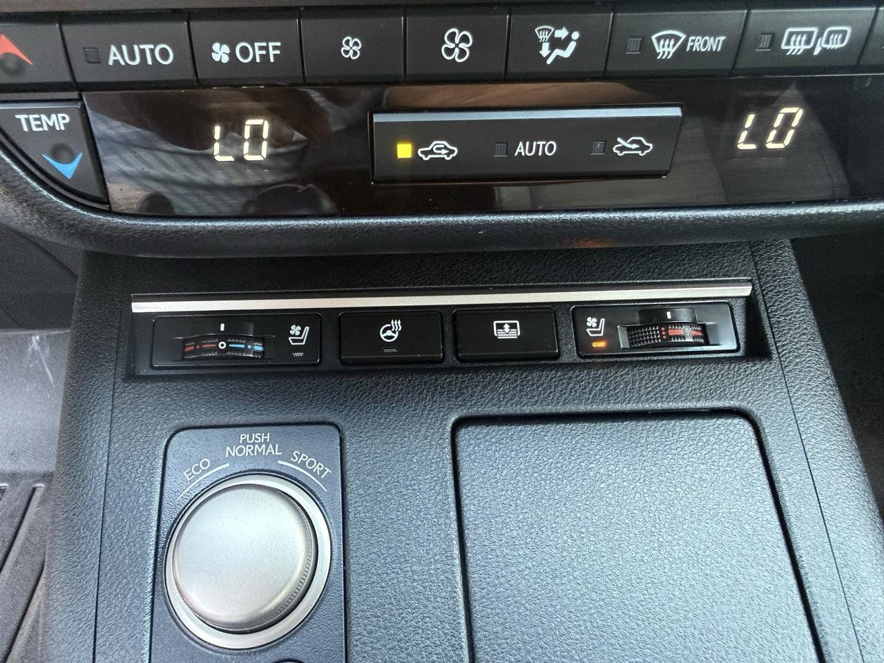 Used 2014 Lexus ES 350 w/ Luxury Package FWD image 11