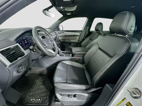 Used 2023 Volkswagen Atlas Cross Sport SE FWD image 13