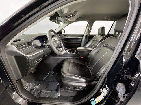 Used 2023 Jeep Grand Cherokee Limited w/ Black Appearance Package AWD/4WD image 21