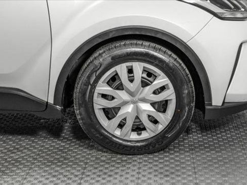 Used 2020 Toyota C-HR LE image 31