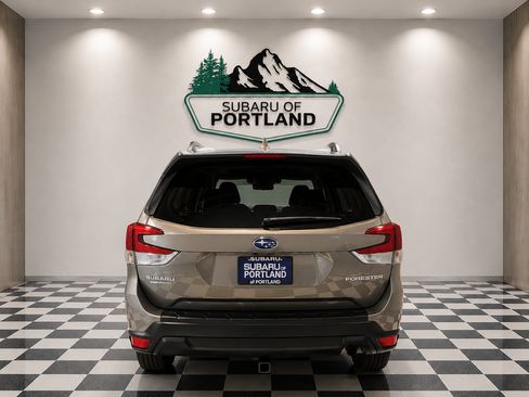 Used 2019 Subaru Forester Premium AWD/4WD image 4