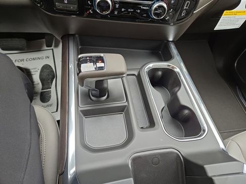 New 2026 GMC Sierra 1500 SLT image 23