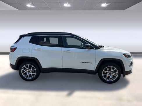 Used 2025 Jeep Compass Limited AWD/4WD image 7