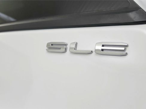 Used 2024 GMC Terrain SLE image 33