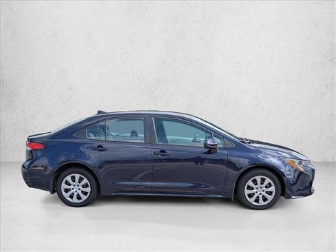 Used 2025 Toyota Corolla LE FWD image 4