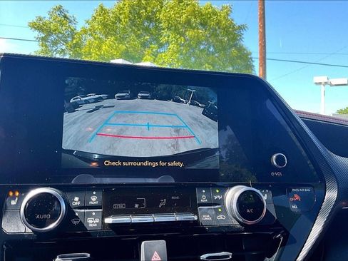 Used 2023 Toyota Highlander XSE FWD image 24