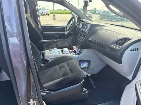 Used 2015 Dodge Grand Caravan SXT w/ UConnect Hands-Free Group FWD image 9
