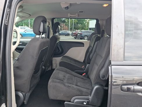 Used 2016 Dodge Grand Caravan SXT FWD image 10