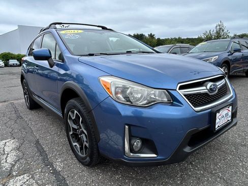 Used 2017 Subaru Crosstrek 2.0i Premium AWD/4WD image 3