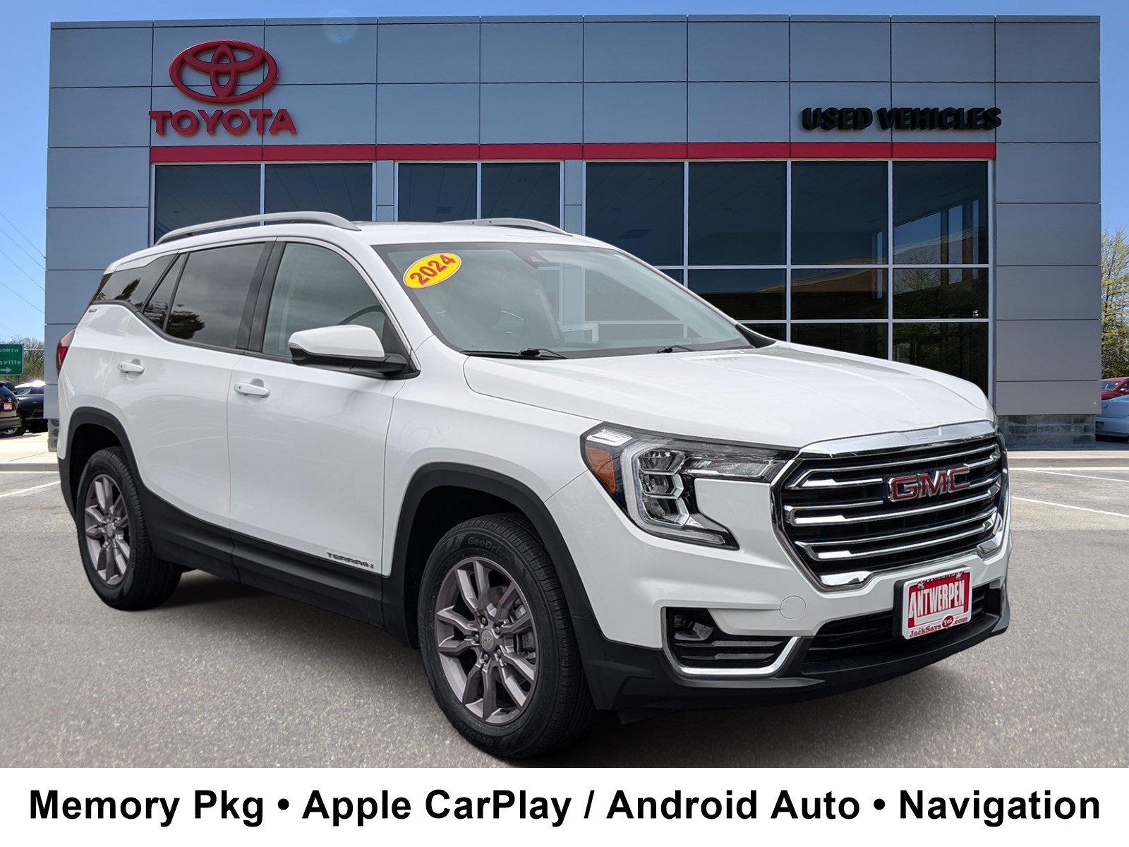 Used 2024 GMC Terrain SLT AWD/4WD image 1