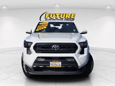 Certified 2025 Toyota Tacoma SR5 AWD/4WD image 2