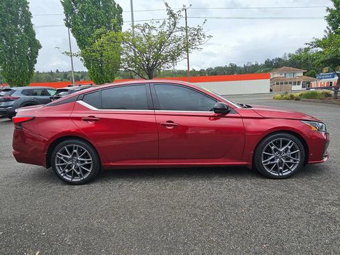 Used 2023 Nissan Altima 2.0 SR FWD image 4