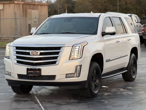 Used 2017 Cadillac Escalade Luxury RWD image 5