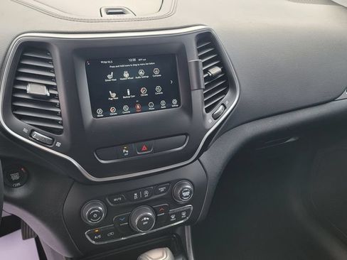 Used 2019 Jeep Cherokee Latitude Plus w/ Cold Weather Group AWD/4WD image 21