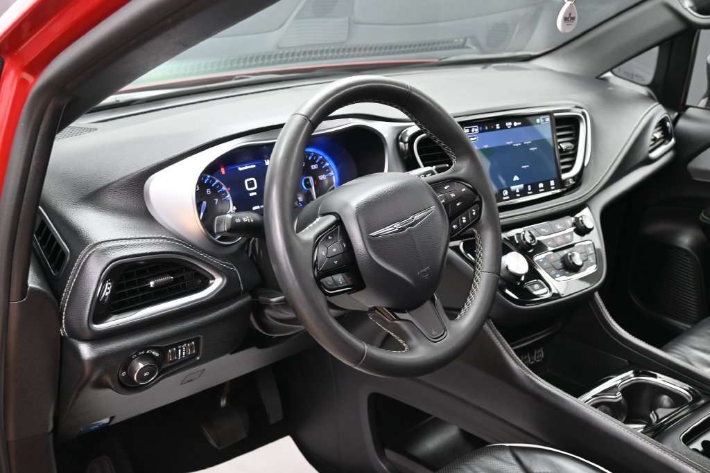 Used 2025 Chrysler Pacifica Limited FWD image 19