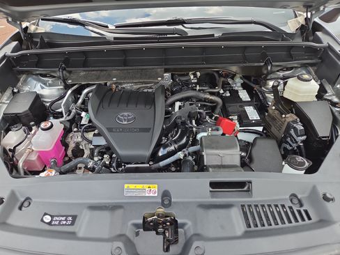 Used 2023 Toyota Highlander LE AWD/4WD image 28