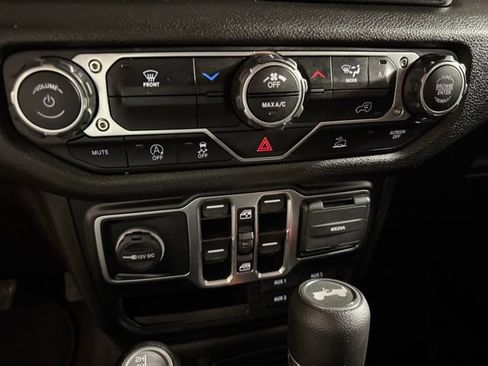 Used 2025 Jeep Wrangler Unlimited Sport AWD/4WD image 26