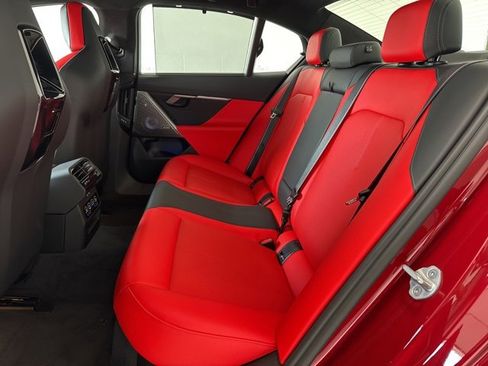 Used 2025 BMW M5 w/ Carbon Package image 43