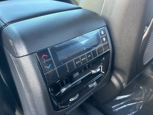 New 2025 Jeep Grand Cherokee L Laredo w/ Luxury Tech Group I image 15