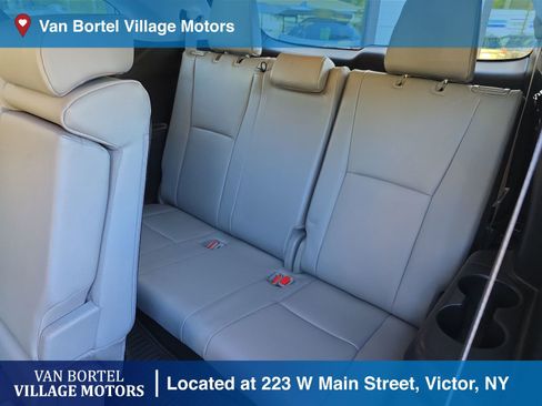 Used 2023 Toyota Highlander XLE image 23