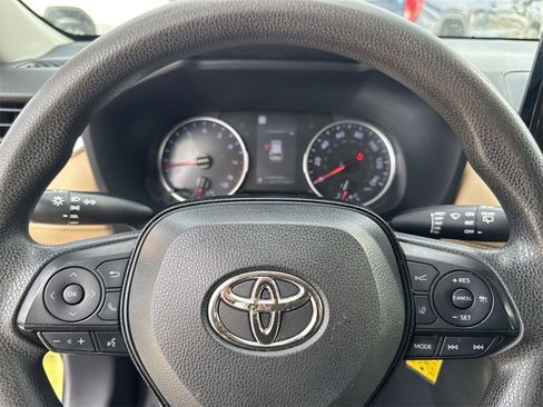 Used 2019 Toyota RAV4 LE image 17