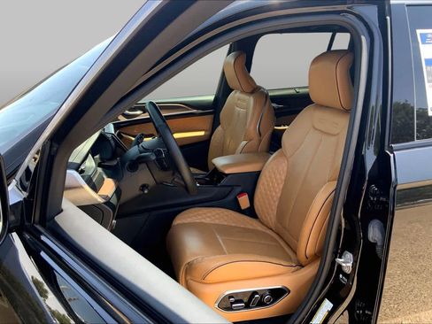 Used 2022 Jeep Grand Cherokee Summit w/ Adv Protech Group IV AWD/4WD image 8