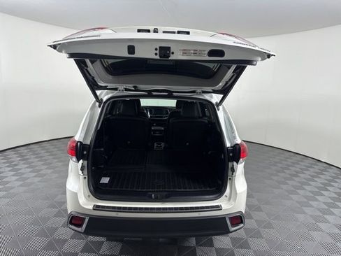 Used 2018 Toyota Highlander Limited Platinum image 13