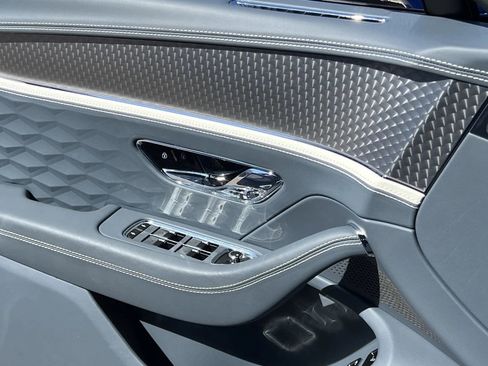 Certified 2025 Bentley Flying Spur Plug-In Hybrid w/ First Edition Specification AWD/4WD image 36