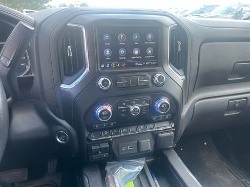 Used 2021 GMC Sierra 1500 AT4 w/ AT4 Preferred Package AWD/4WD image 8