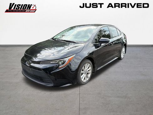 Used 2023 Toyota Corolla LE w/ LE Premium Package FWD image 1