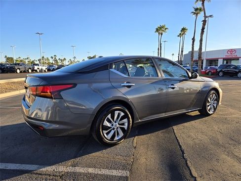 Used 2025 Nissan Altima 2.5 S image 4