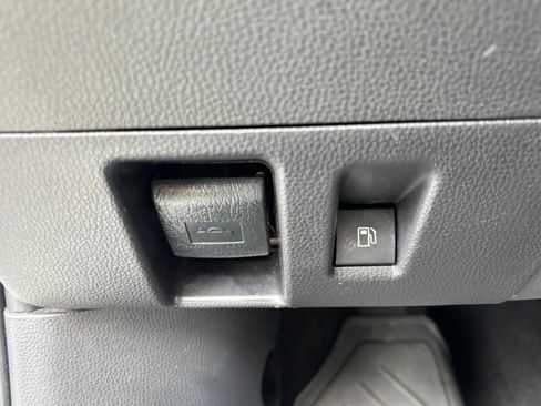 Used 2023 Toyota Highlander L FWD image 19