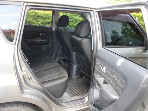 Used 2013 Kia Soul + FWD image 6