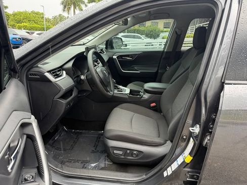 Used 2021 Toyota RAV4 XLE AWD/4WD image 11