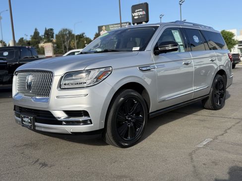 Used 2019 Lincoln Navigator Select w/ Technology Package RWD image 3