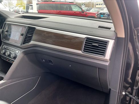 Used 2021 Volkswagen Atlas SE image 13