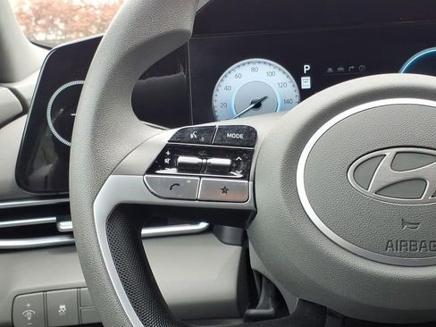 Certified 2024 Hyundai Elantra SEL FWD image 17